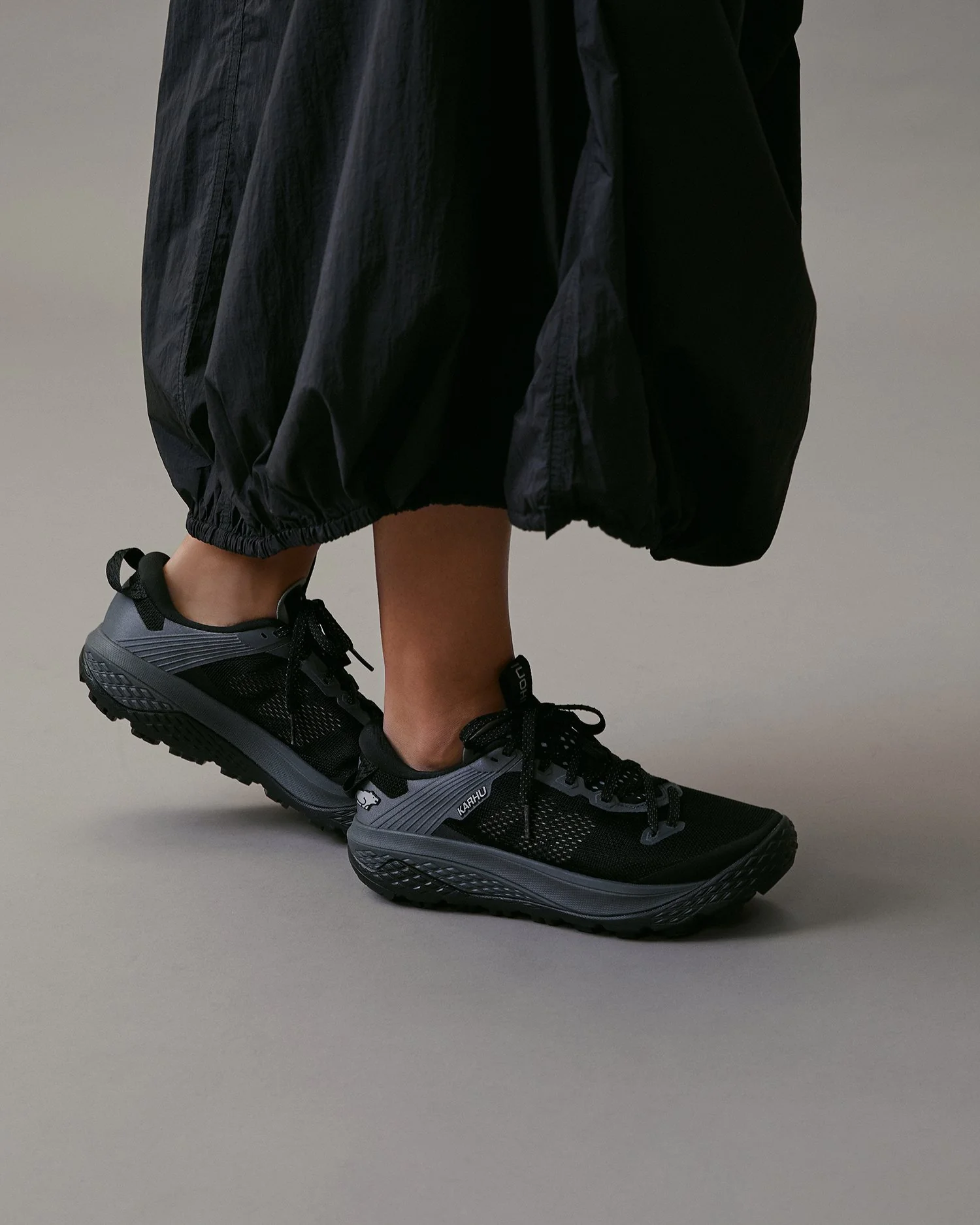 WOMEN'S IKONI TRAIL WR - BLACK / BLACK - Image 12